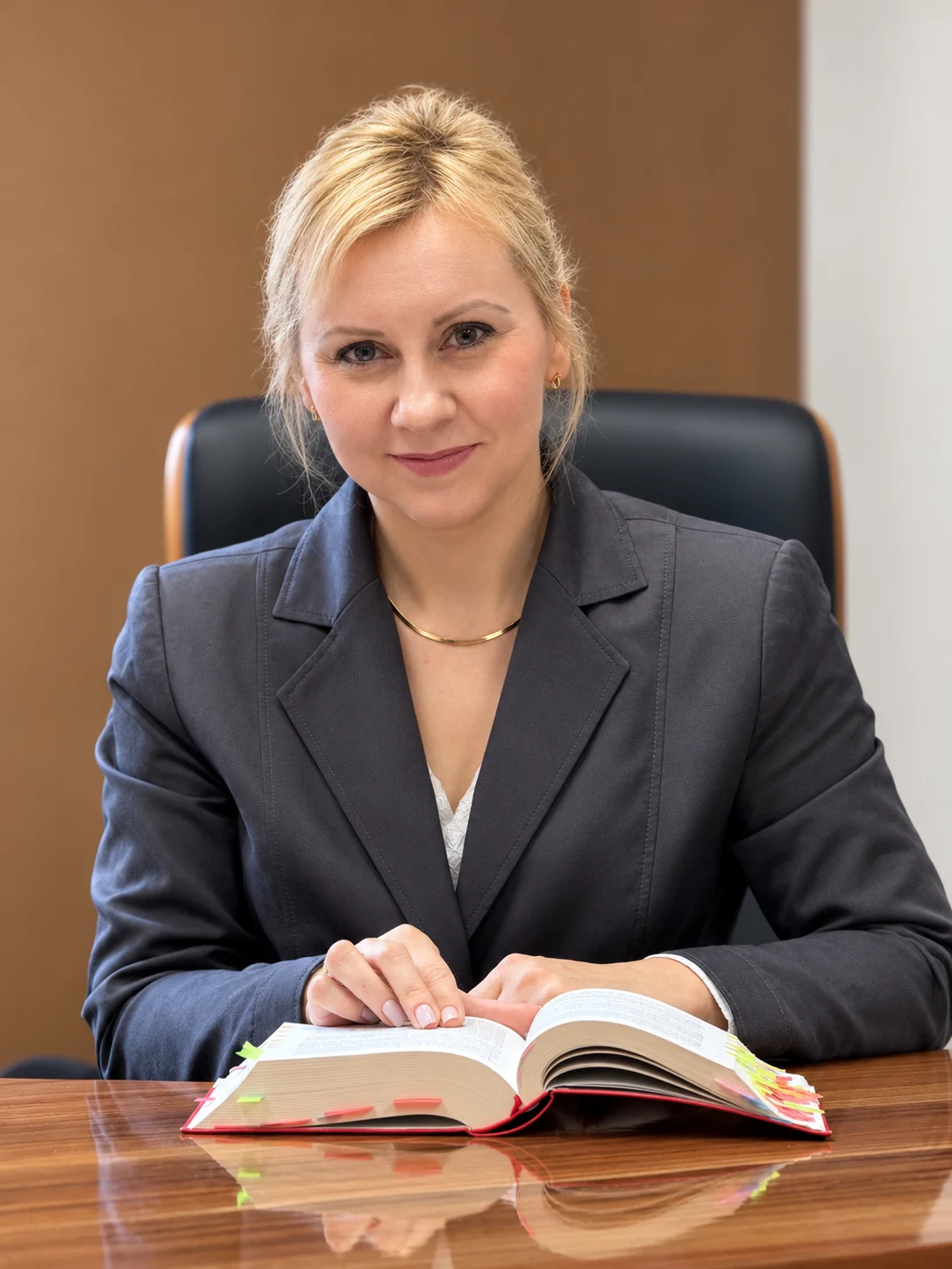Radca prawny Katarzyna Horba przygotowuje się do konsultacji